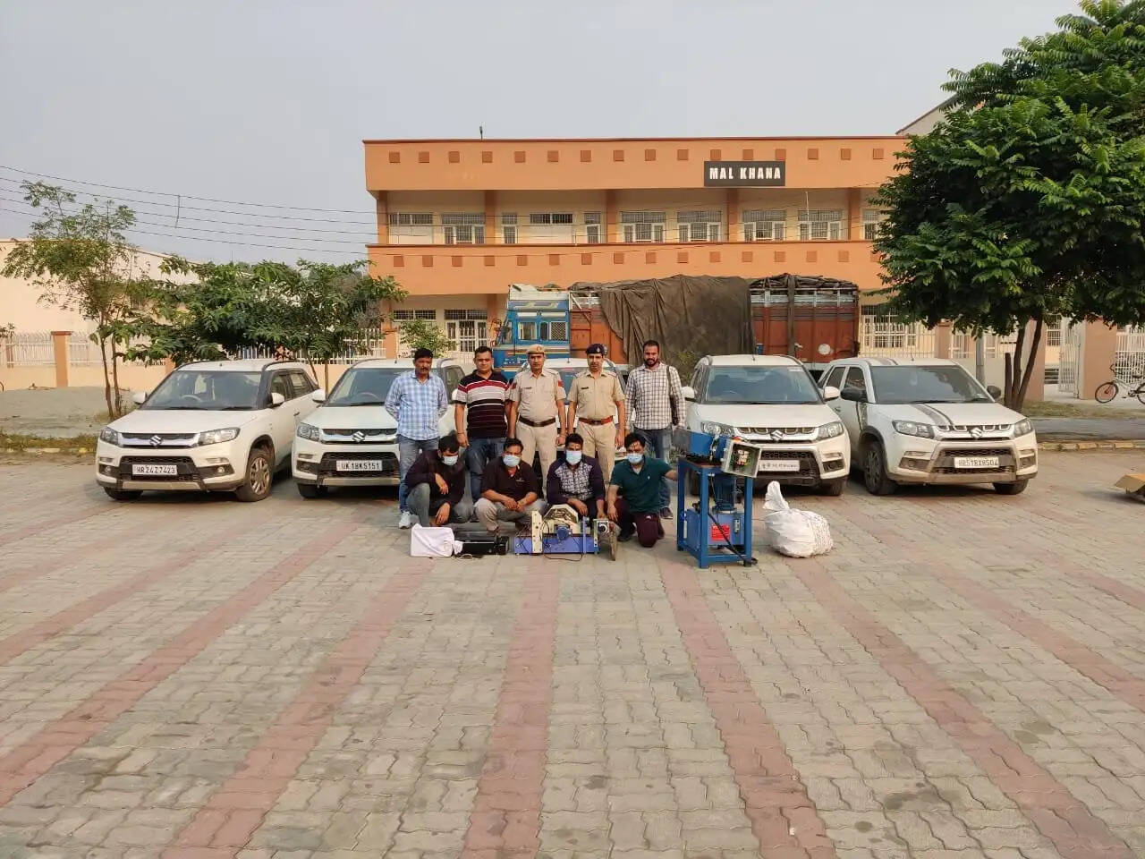 Panipat मे बड़े कार चोर गिरोह का भंडाफोड़, 5 बरैजा कार के अलावा नकली आधार कार्ड बरामद