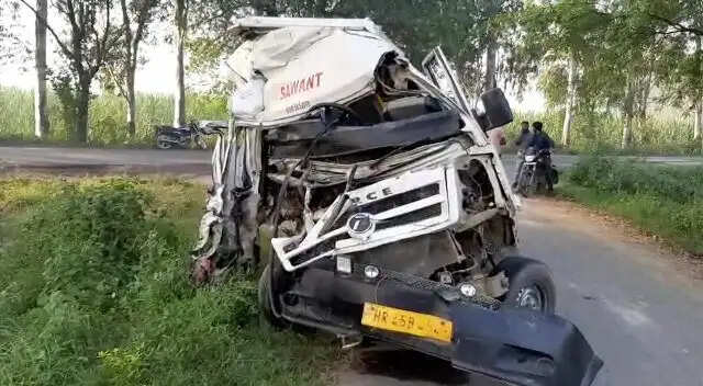 बड़ा हादसा, बस और ट्रैक्टर-ट्रॉली की जबरदस्त भिड़ंत, 2 की मौत