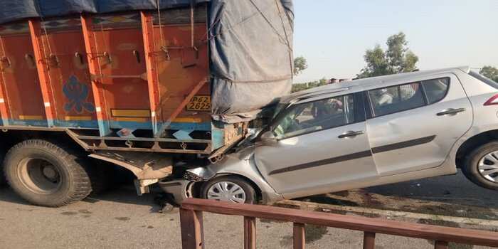 दर्दनाक हादसा- कार व ट्रक की आपस में भीषण टक्कर, 11वीं कक्षा के 1 छात्र की मौत, एक घायल