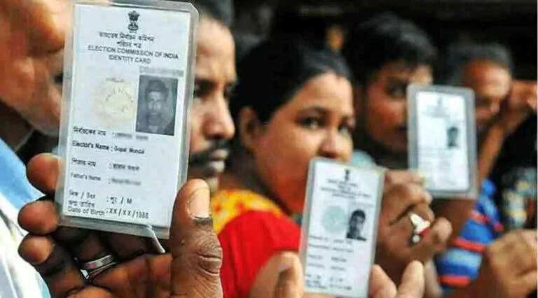वोटर आईडी कार्ड यूजर ध्यान दें! इस गलती की वजह से कहीं आपको जाना न पड़ जाए जेल