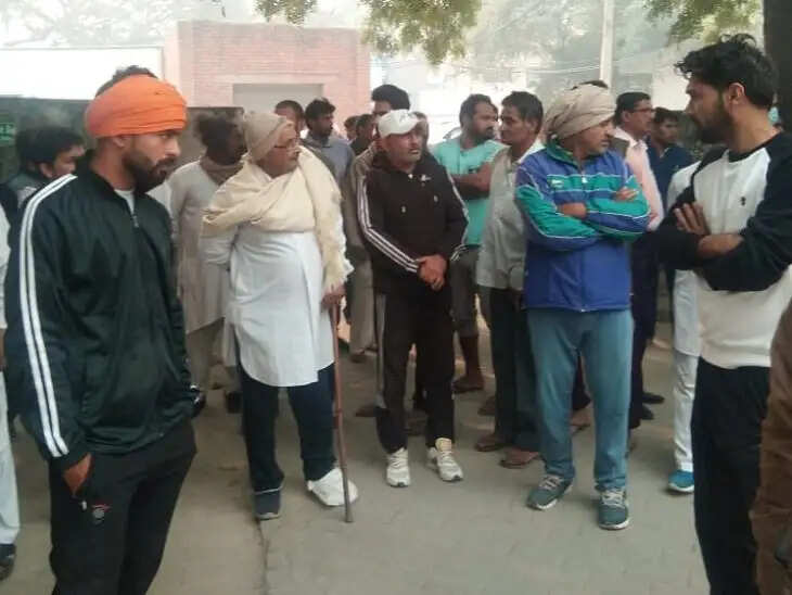 दर्दनाक हादसा- अनियंत्रित ट्राले की चपेट में आए कार व अन्य वाहन, 1 की मौत, कई घायल