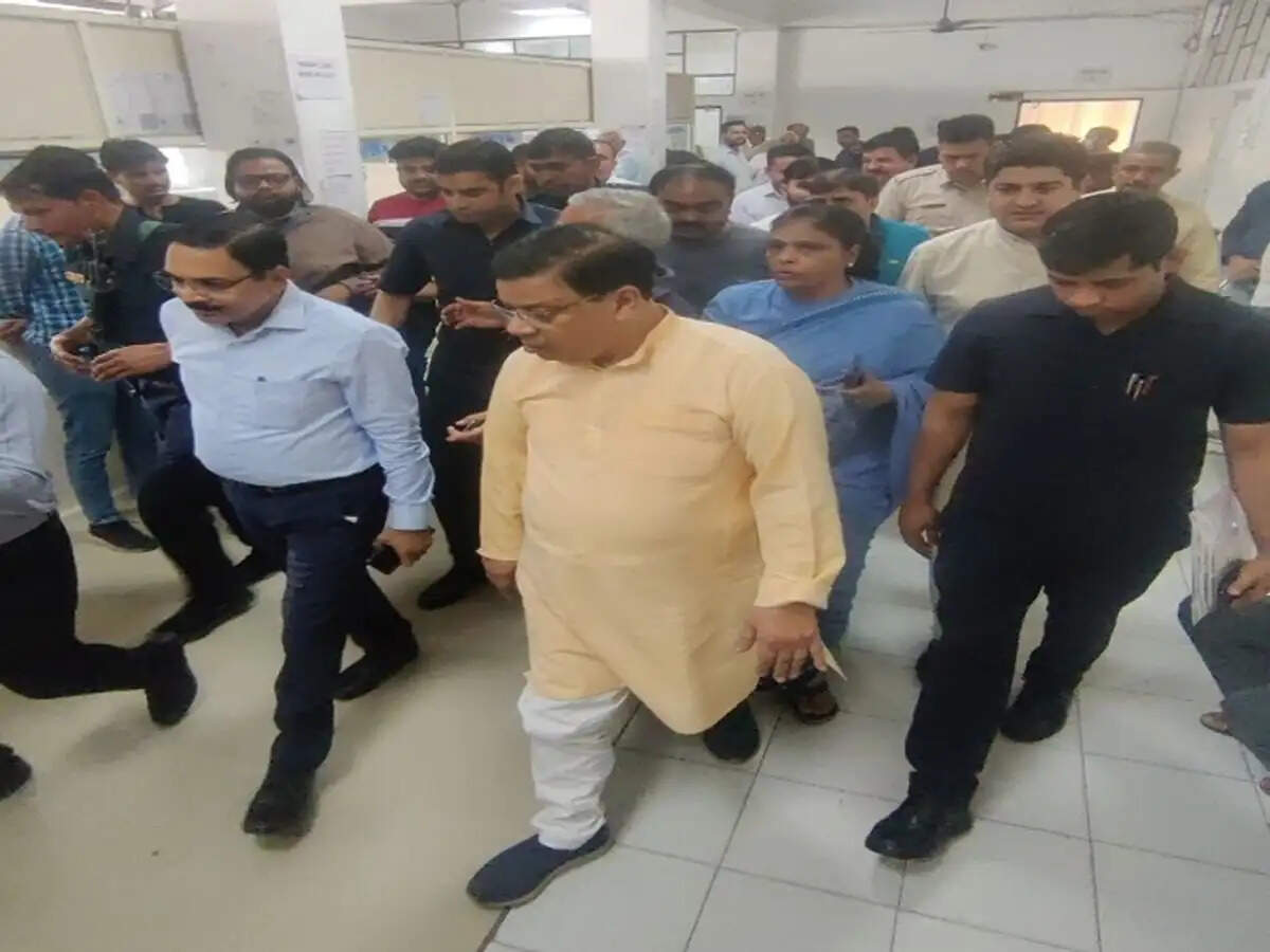 पानीपत के नगर निगम मे सुबह-सुबह मंत्री ने मारा छापा, 2 को किया सस्पेंड