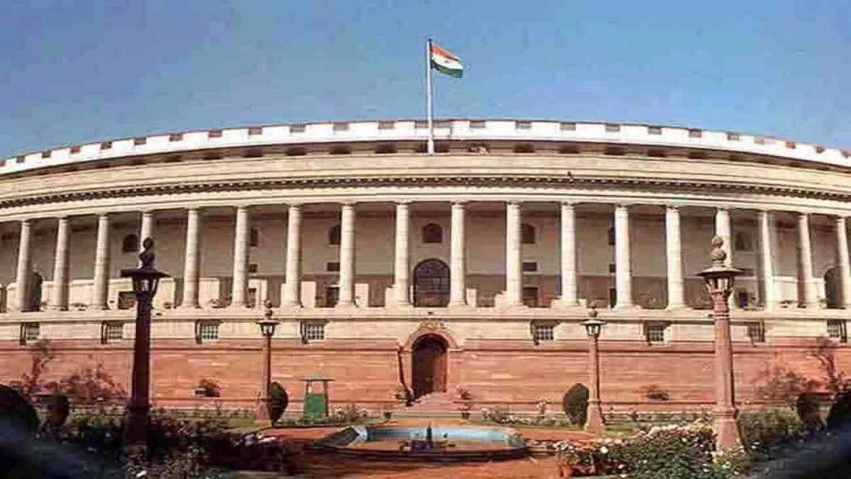 दिल्ली सेवा बिल के बाद कानून बना, अधिसूचना जारी