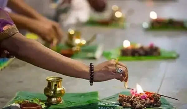 पितृ पक्ष में भूलकर भी न करें ये गलतियां, नाराज हो सकते है पितृ देव