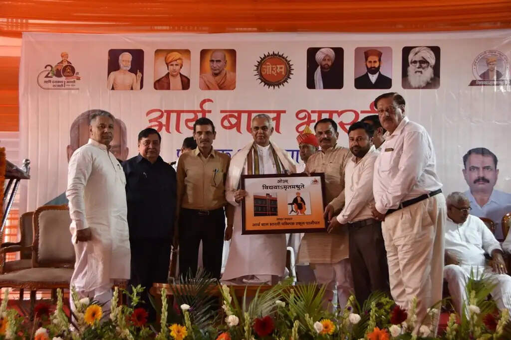 PANIPAT:- राज्यपाल आचार्य देवव्रत पहुंचे आर्य बाल भारती स्कूल में, नए भवन की रखी आधारशिला