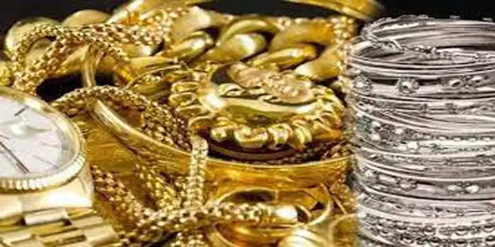 लगातार दूसरे दिन गिरे सोने-चांदी के दाम, जानिए दिल्ली से मुंबई तक का नया रेट