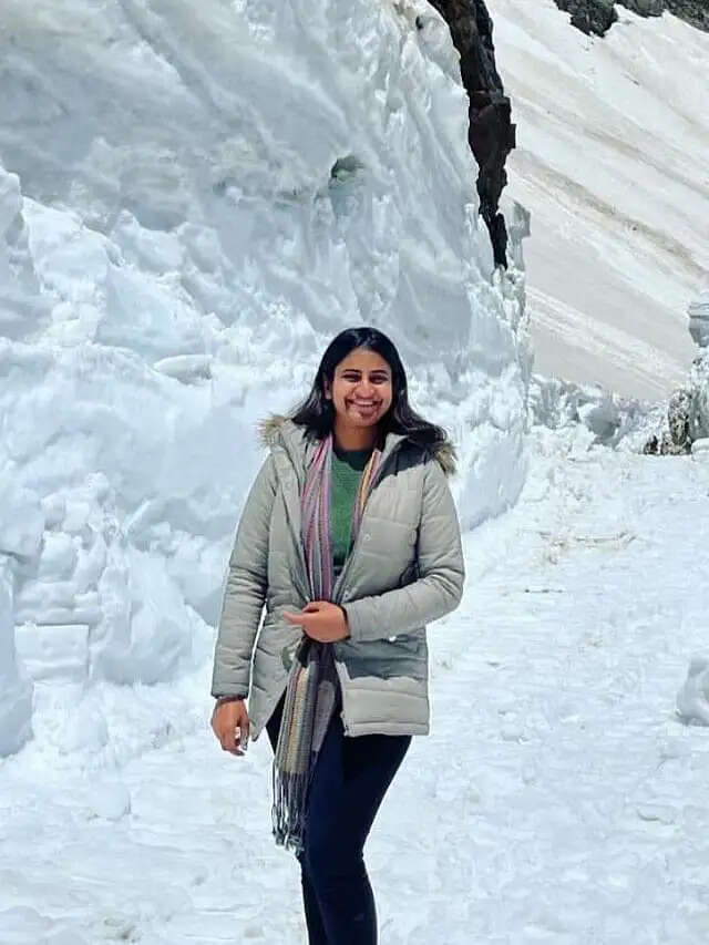 12वीं की टॉपर ने 22 साल की उम्र में रचा इतिहास, बिना कोचिंग ऐसे IAS बनी रितिका जिंदल