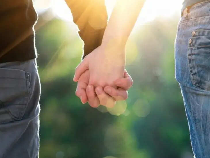 घर वाले करा रहे थे शादी, युवती अपने प्रेमी के साथ कैश लेकर फरार