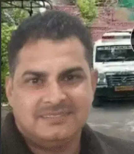 हाईवे पर ट्रैफिक व्यवस्था संभाल रहे हेड कांस्टेबल को वाहन ने कुचला ..ड्राइवर फरार!