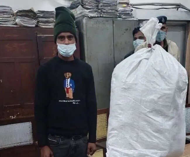 आर्मी की वर्दी पहनकर करता था तस्करी, ऐसे खुला राज
