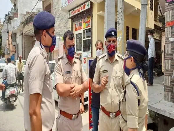 घर के बाहर खड़ी बाइक को लेकर हुआ विवाद, बुजुर्ग की पीट-पीटकर हत्या
