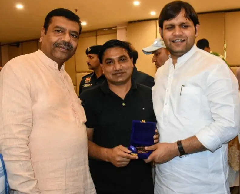 विजय गाहल्याण को खेल उपलब्धि के लिए खेल मंत्री ने किया सम्मानित