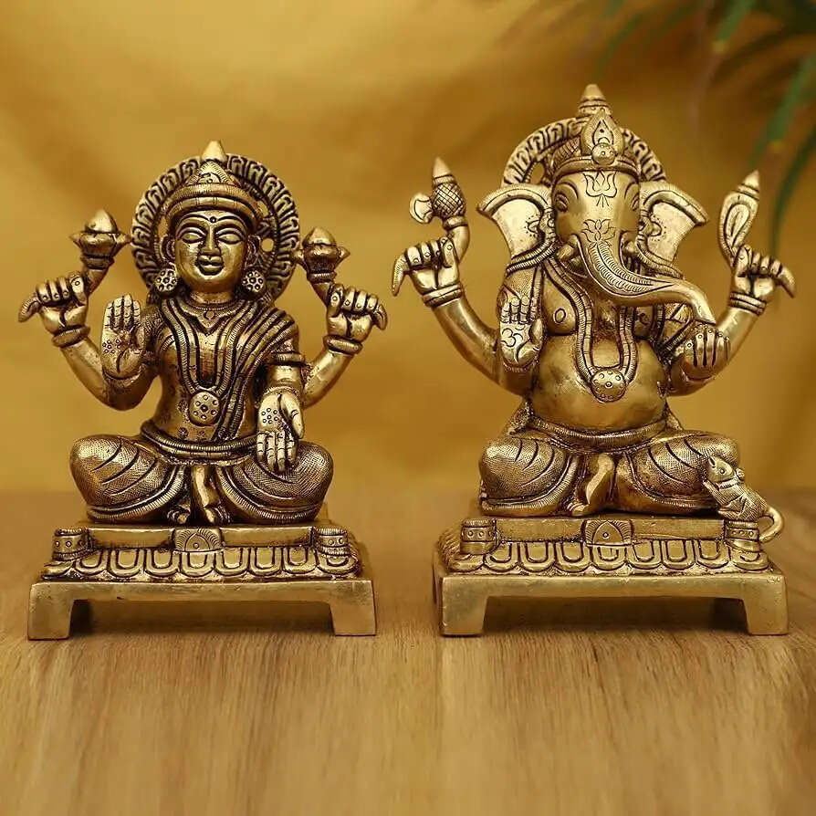 तांबे के लक्ष्मी-गणेश की मूर्ती को इन तरीकों से करें साफ, लगेंगे बिल्कुल नए जैसे