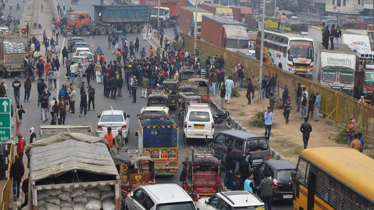 हिट एंड रन कानून का विरोध कर रहे ट्रक ड्राइवरों की हड़ताल हुई खत्म