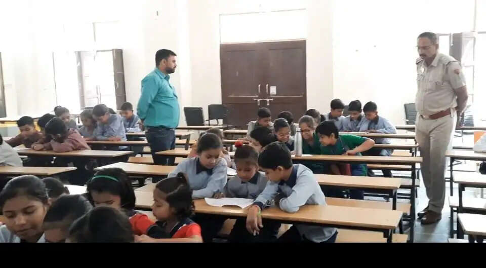 पानीपत पुलिस की ट्रेफ़िक नियमो को लेकर अच्छी पहल, स्कूलों में सिखाए जा रहे है नियम ली परिक्षा