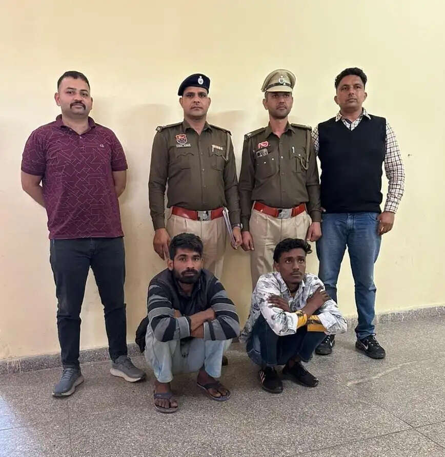 पानीपत में ई रिक्शा में बैठी महिला से पर्स झपटने वाले 2 गिरफ्तार