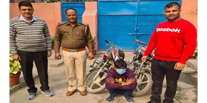 बाइक चोरी की वारदात को अंजाम देने वाला आरोपी काबू, चोरी की 2 बाइक भी बरामद