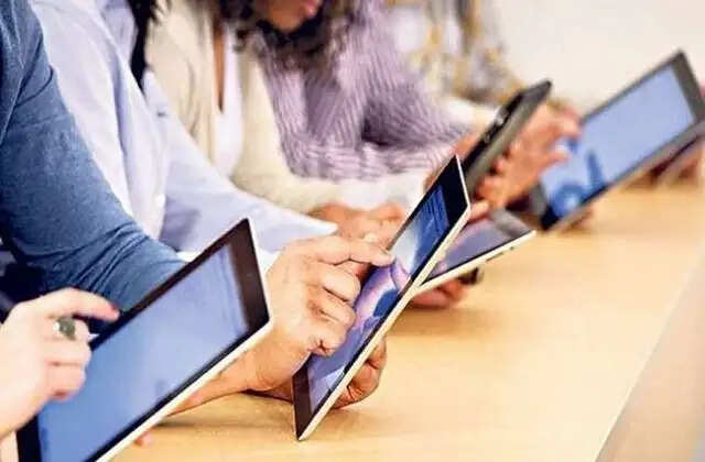 HARYANA:-  10वीं और 12वीं छात्रों को झटका, इस तारीख तक जमा कराने होगे टैबलेट