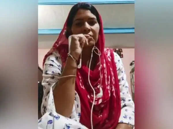 5 साल की बेटी के साथ जहर निगलकर कर ली खुदकुशी, दो पेज का सुसाइड नोट छोड़ा