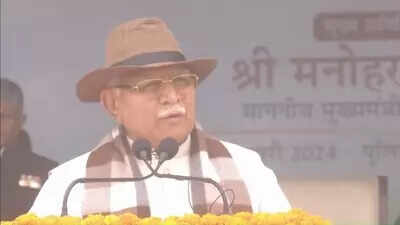 मुख्यमंत्री मनोहर लाल ने करनाल में फहराया तिरंगा
