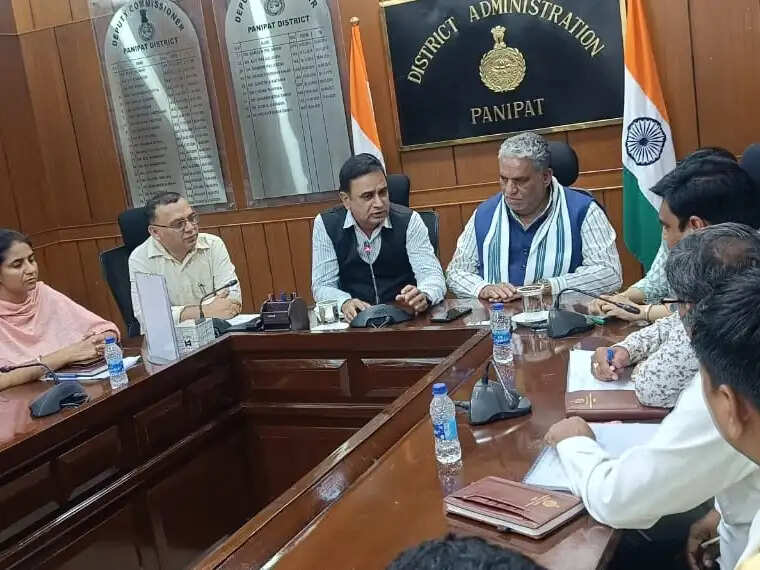 Panipat:- पंचायत मंत्री की बैठक में नहीं पहुंचने पर 7 ग्राम सचिव निलंबित