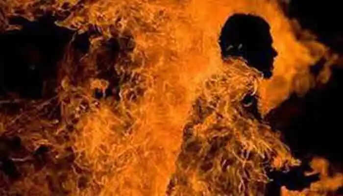 पति को जिंदा जलाया पत्नी ने, रूठी हुई पत्नी को घर मनाने गया था पति