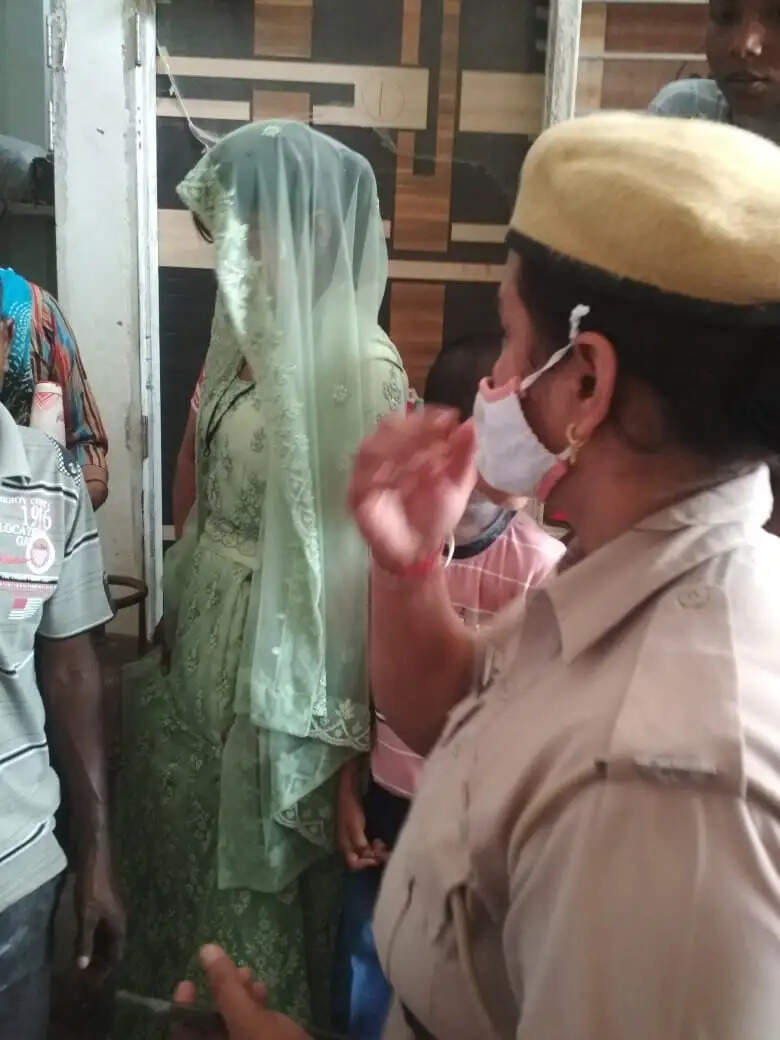 PANIPAT में बाल विवाह रुकवाने पहुंची टीम को देख शादी का मंडप छोड़ भागा दूल्‍हा, पढ़िए
