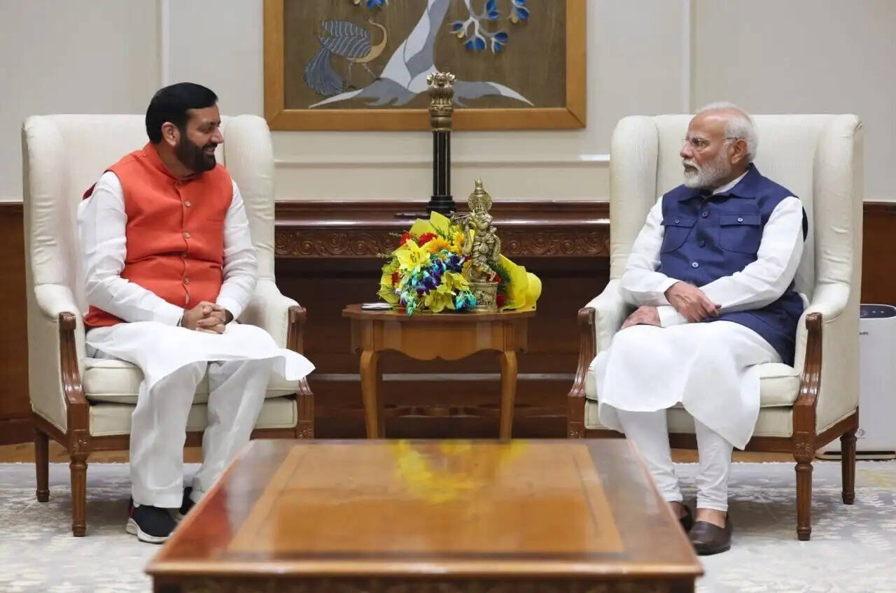 जीत के बाद मोदी से मिलने पहुंचे नायब सैनी, सरकार गठन पर की चर्चा