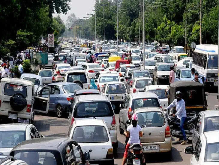 बरसात के कारण बिगड़ी स्थिति, चंडीगढ़ से दिल्ली हाईवे पर लगा लंबा जाम