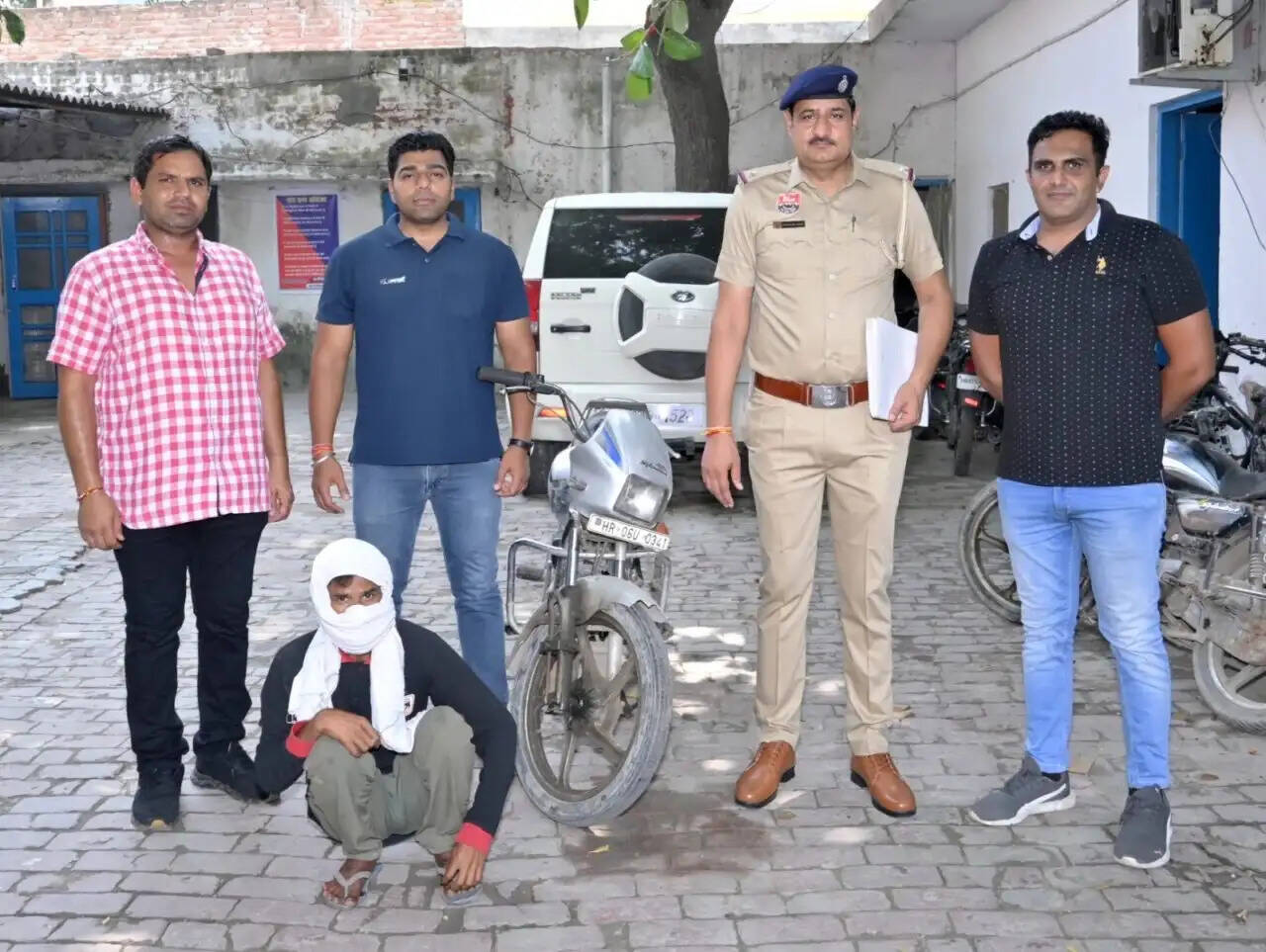 शौक पूरा करने के लिए चुराई बाइक, अब गिरफतार