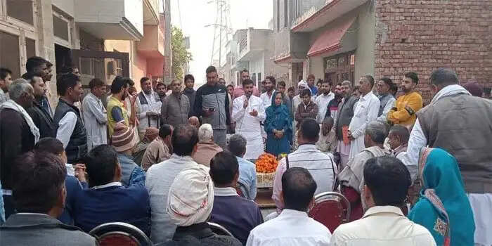 PANIPAT वार्ड-24 में विधायक महीपाल ढांडा ने पीने के पानी की पाईप लाइन डालने के कार्य का किया शिलान्यास