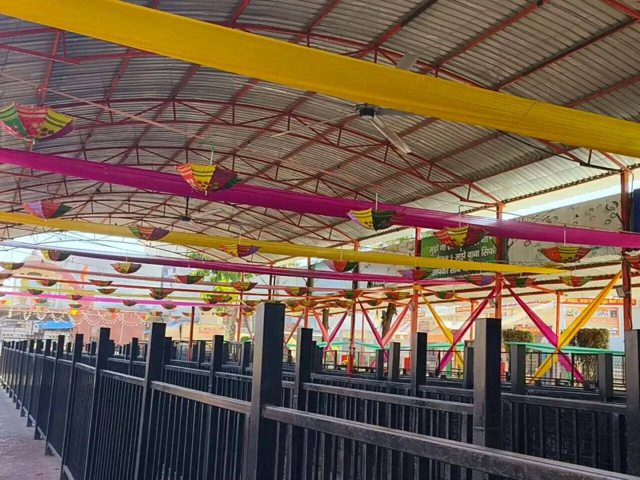 PANIPAT:- चुलकाना धाम में कल से शुरू हो रहा फाल्गुन सतरंगी मेला, श्याम बाबा के श्रृंगार के लिए कोलकाता से मंगाए गए फुल