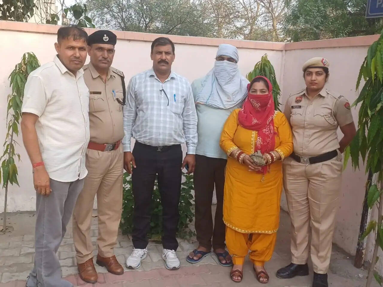PANIPAT:- पैसा डबल करने का झांसा देकर 150 करोड़ हड़पने वाले पति- पत्नी गिरफ्तार,1 फॉच्युर्नर, 1 वरना गाड़ी व 2 लाख रूपए कैश बरामद