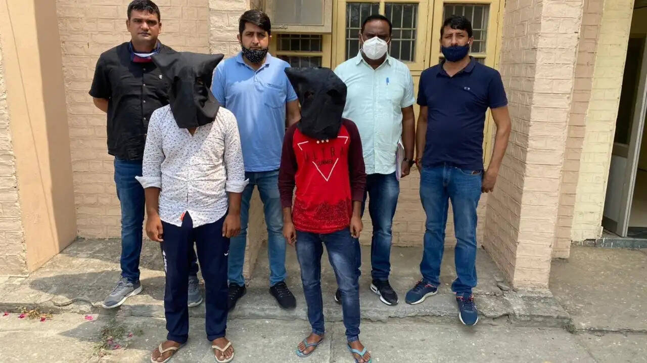 नौल्था गाँव के घर मे बड़ी चोरी करने वाले 2 आरोपियो को किया गिरफ्तार