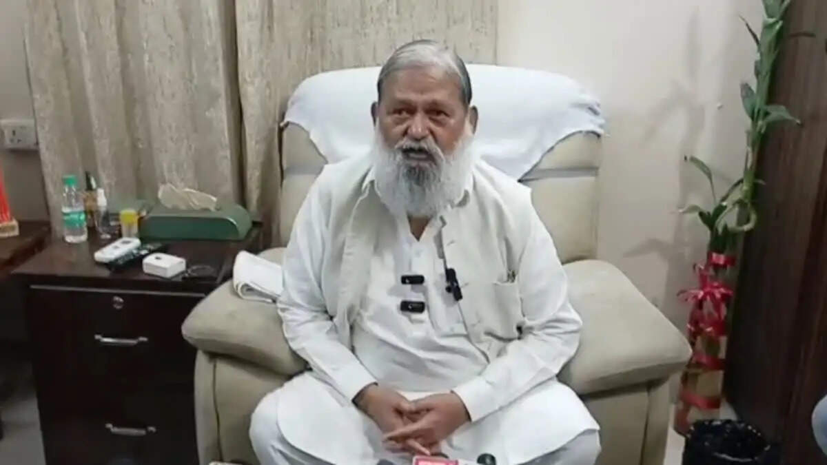 मंत्री अनिल विज ने एक्स से मिनिस्टर शब्द हटाया