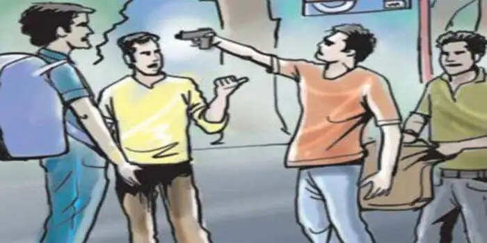 बाइक सवार बदमाशों ने गन प्वाइंट पर की किसान से लूटपाट, लूटी 6 लाख की नकदी