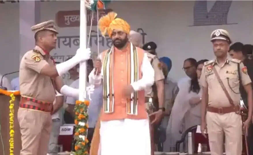 HARYANA:- मुख्यमंत्री नायब सिंह सैनी ने फहराया तिरंगा