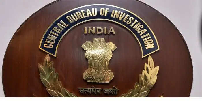 CBI ने 2 युवकों पर की FIR दर्ज, पैसे कमाने के लिए करते थे ये काम
