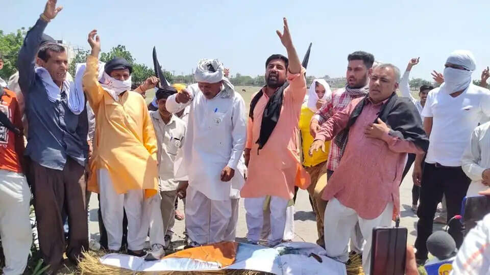 किसान नेता सुधीर जाखड़ के खिलाफ पत्रकार को पीटने का मामला दर्ज, पढ़िए क्या लिखा है शिकायत में..किस वजह से हुआ केस दर्ज