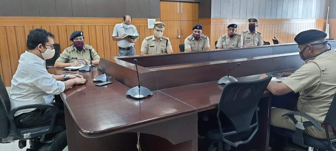 पानीपत के SP ने ट्रैफिक अधिकारियो व इंचार्ज के साथ की मीटिंग