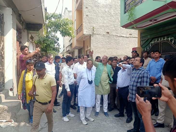 PANIPAT स्थित कारपेट फैक्ट्री में आग लगने से करीब 30 परिवार हुए बेघर