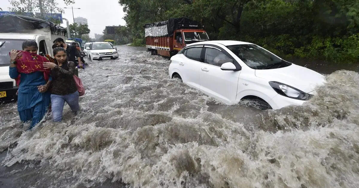 BREAKING: दिल्ली में हुए स्कूल-कालेज, सरकारी कार्यालय रविवार तक बंद, पढ़िए पूरी खबर