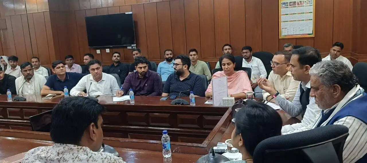 Panipat:- पंचायत मंत्री की बैठक में नहीं पहुंचने पर 7 ग्राम सचिव निलंबित
