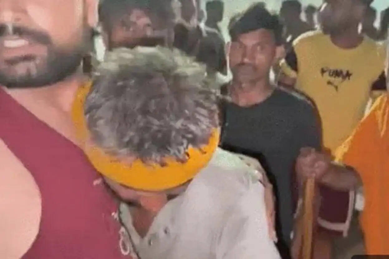 बेटी की खुशी में निकली दंडवत कांवड़ हुई खंडित, 4 युवको पर हड्डी फेकने का आरोप..