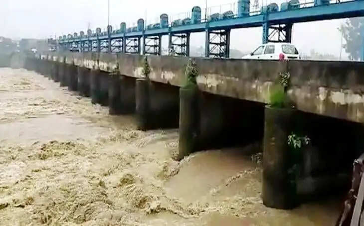 HARYANA के 6 जिलों में यमुना और घग्गर से आई बाढ़