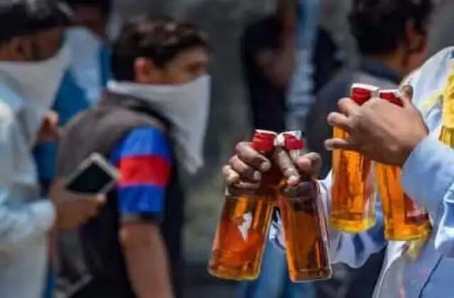 Breaking:- शराब पीने वालों को बड़ा झटका, हरियाणा में महंगी होगी शराब