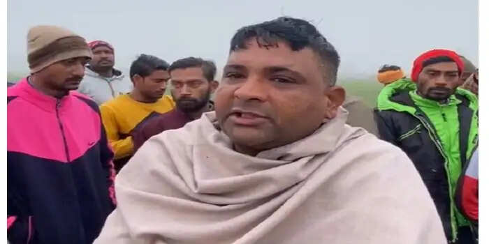 खेत में मिला युवक का शव, सिर व मुंह पर मिले चोट के निशान, पढिए मामला
