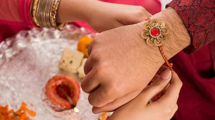 रक्षाबंधन पर रहेगा भद्रा का साया, जाने कब बांधी जाएंगी राखी!
