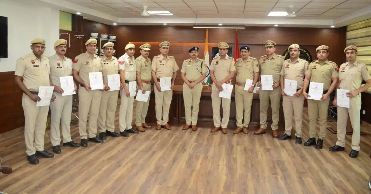 PANIPAT:- डेरे वालें मामले में आरोपियों को पकड़ने वाले पुलिसकर्मियों को किया सम्मानित