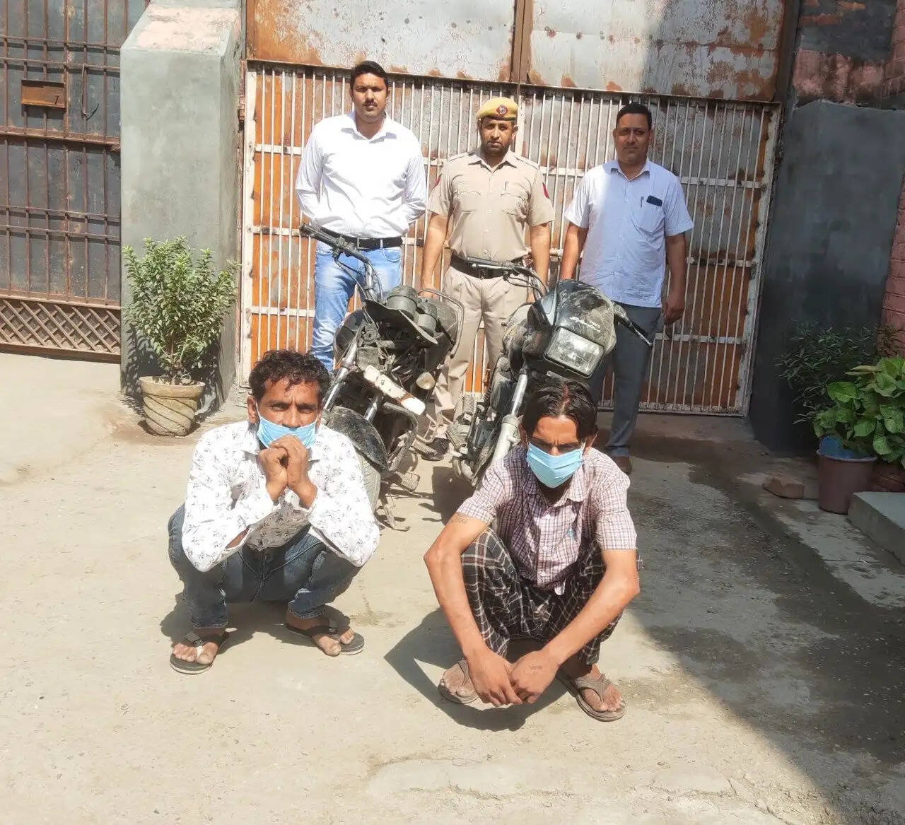Bike चोरी करने वाले 2 आरोपी काबू, चोरो से Bike बरामद